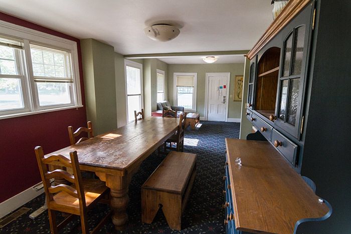 The dining area in 507 Erie Street Apartments